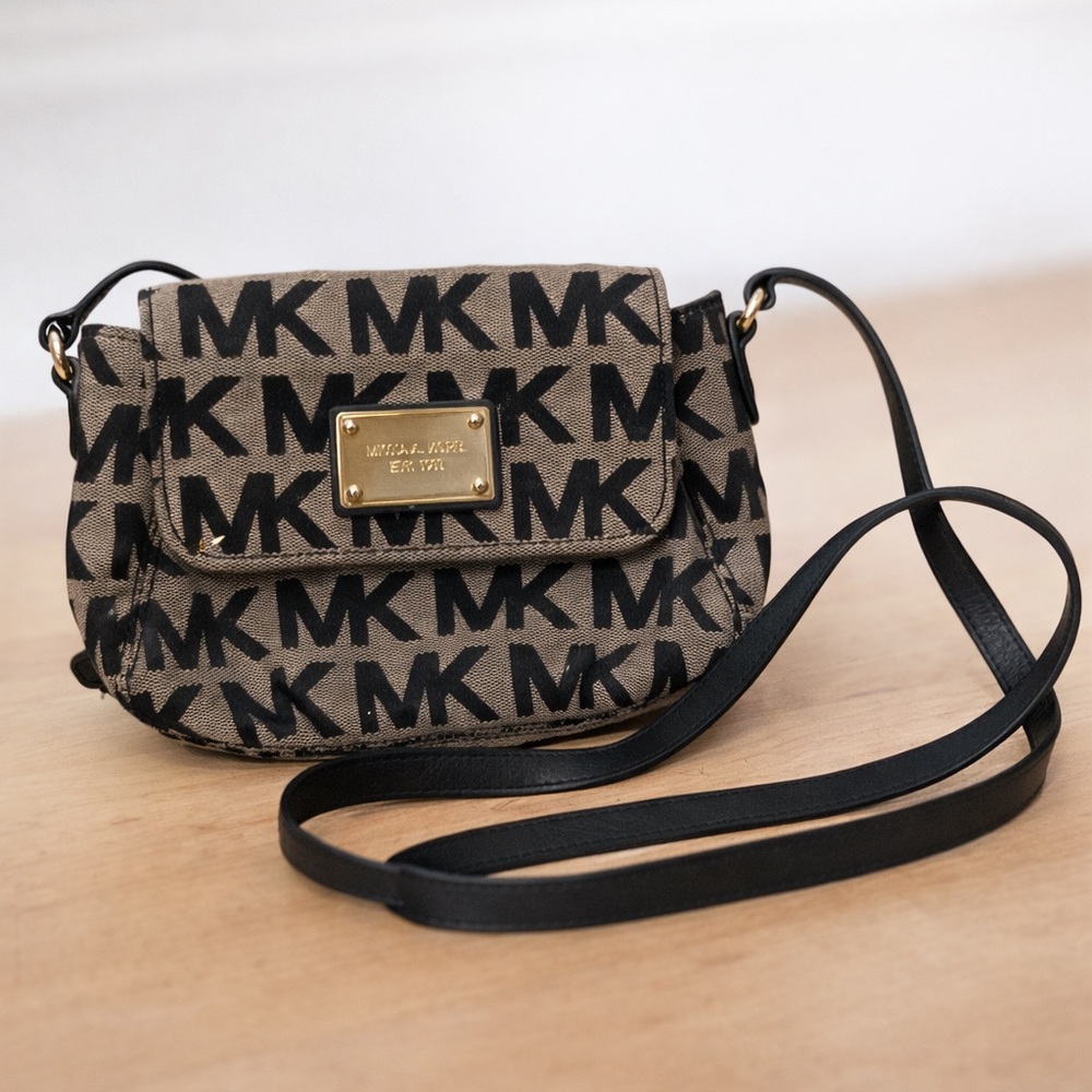 👜 Michael Kors Monogram Black and Brown Crossbody Bag